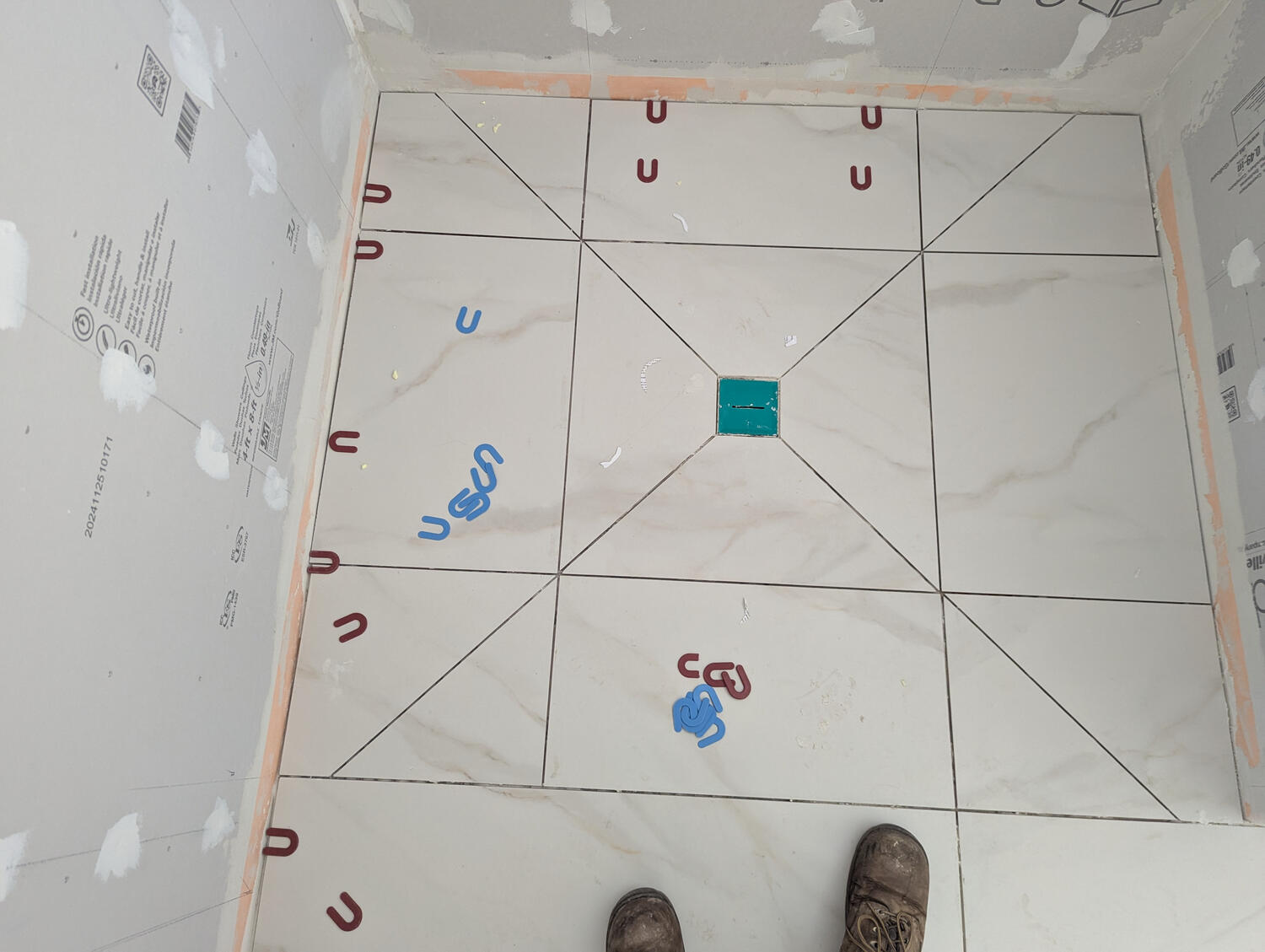 Curbless shower - envelope cut floor